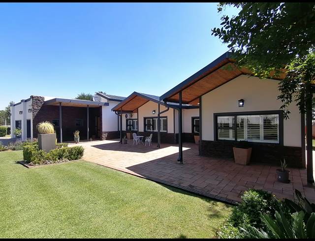 6 BEDROOM FREESTANDING FOR SALE IN WILKOPPIES